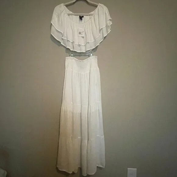 Forever 21 | Dresses | Forever 2 Xs White Maxi Set With Off Shoulder Crop  Top And Flowing Skirt | Poshmark